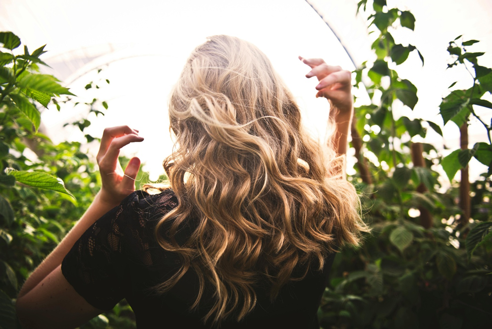 The Ultimate Guide to Using a Curling Iron Like a Pro